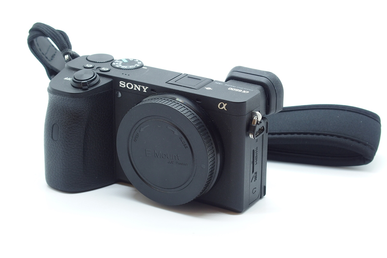 Sony A6600 Gehäuse  Auslösungen: 6212 Bild 01
