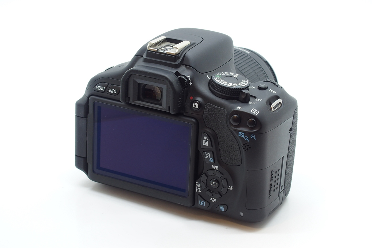 Canon Eos 600D mit EF-S 18-55/3,5-5,6 IS II nur 1076 Auslösungen! Bild 02